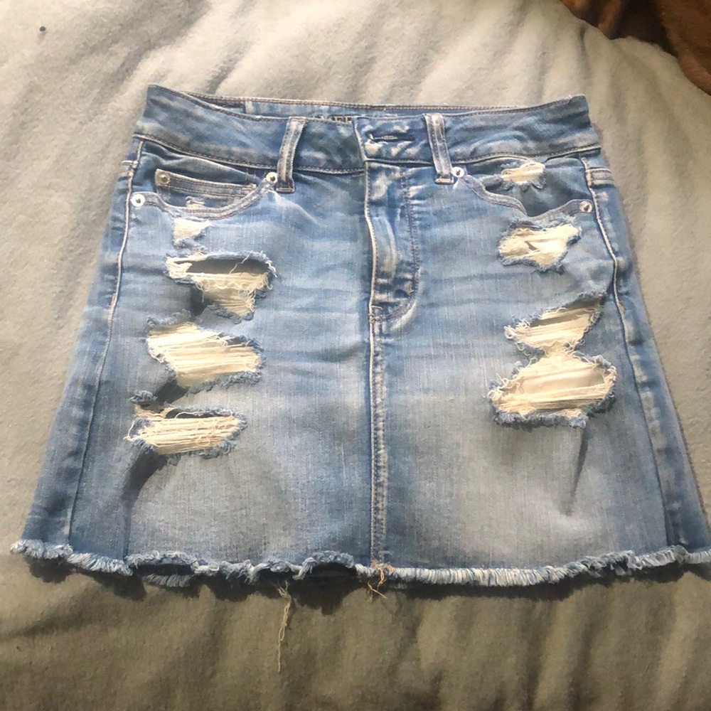 American Eagle, size 4 distressed skirt
